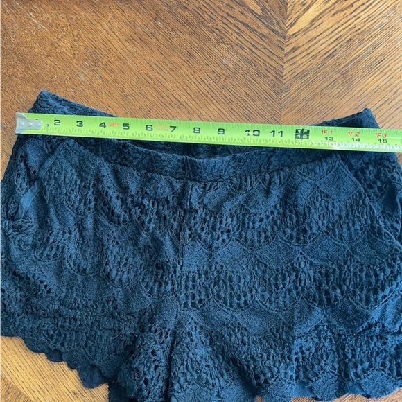 Ella Moss Women's Jasmine Lace Shorts Black Ruffle Casual with Pockets Sz Medium - Picture 9 of 10